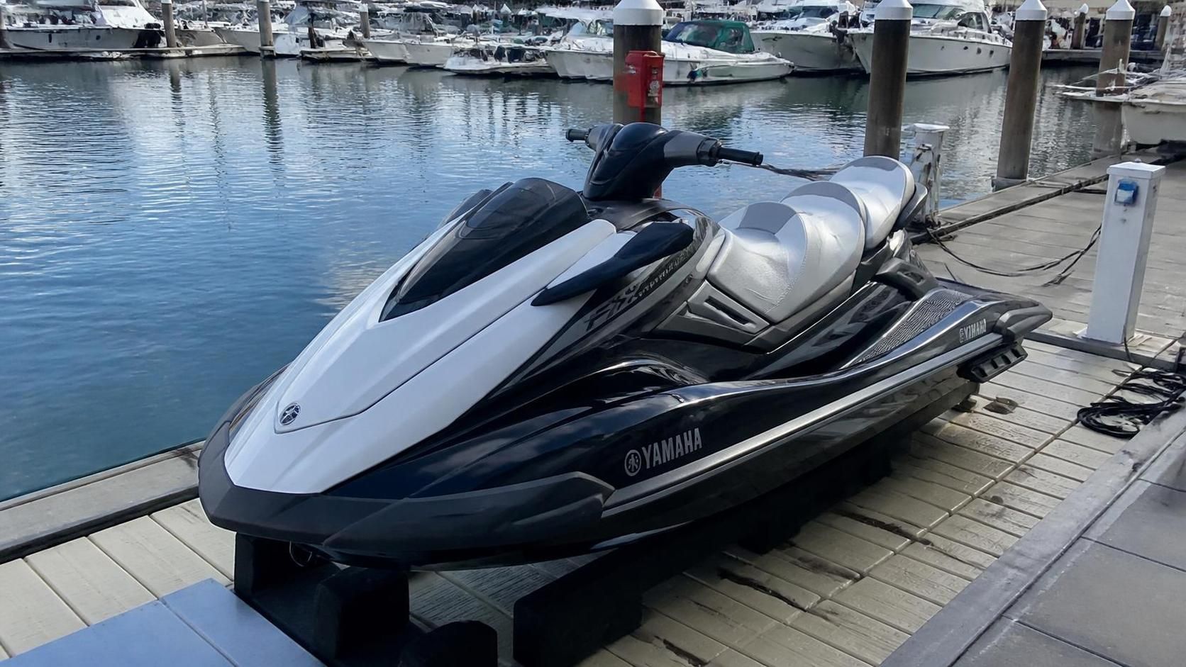 découvrez à quel prix vous pouvez acheter un jet ski d'occasion, les facteurs influençant le tarif et des conseils pour faire une bonne affaire.