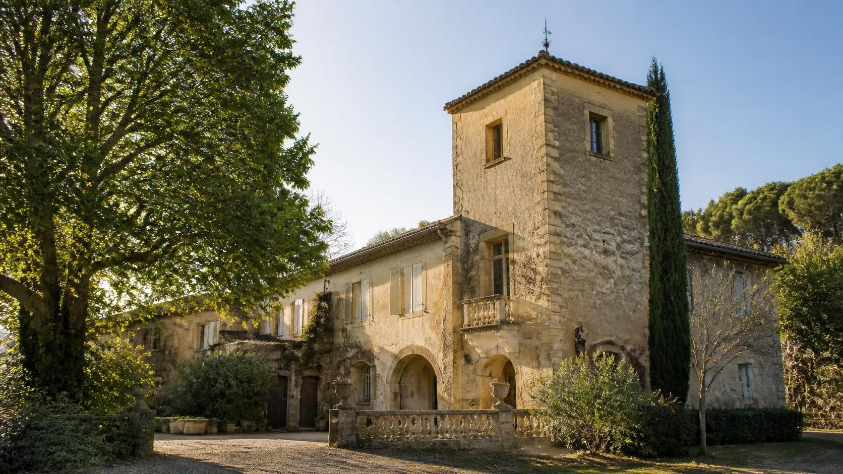 découvrez les secrets captivants et les rôles intrigants des cortesines à travers les époques, explorant leur influence culturelle et sociale au fil de l'histoire.