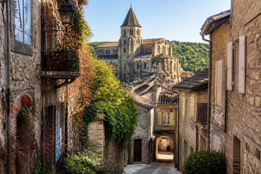 Saint-Antonin-Noble-Val : Un Joyau Médiéval au Cœur du Tarn-et-Garonne