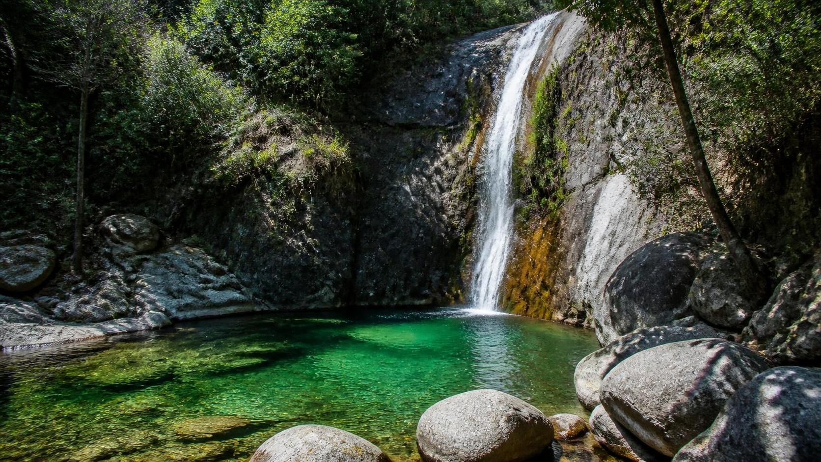 découvrez la cascade de sorio, un joyau naturel enchanteur situé au cœur d’un écrin verdoyant, idéal pour les amoureux de la nature et les amateurs de randonnée.